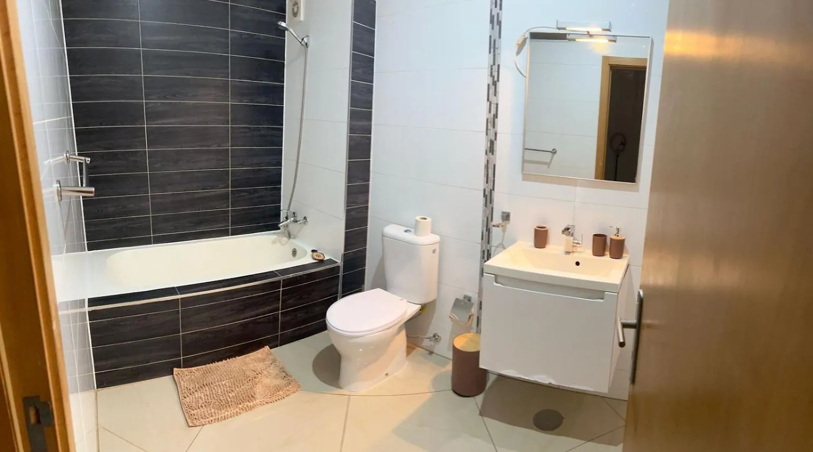 Kubiku Guest House 프라이아 0*,